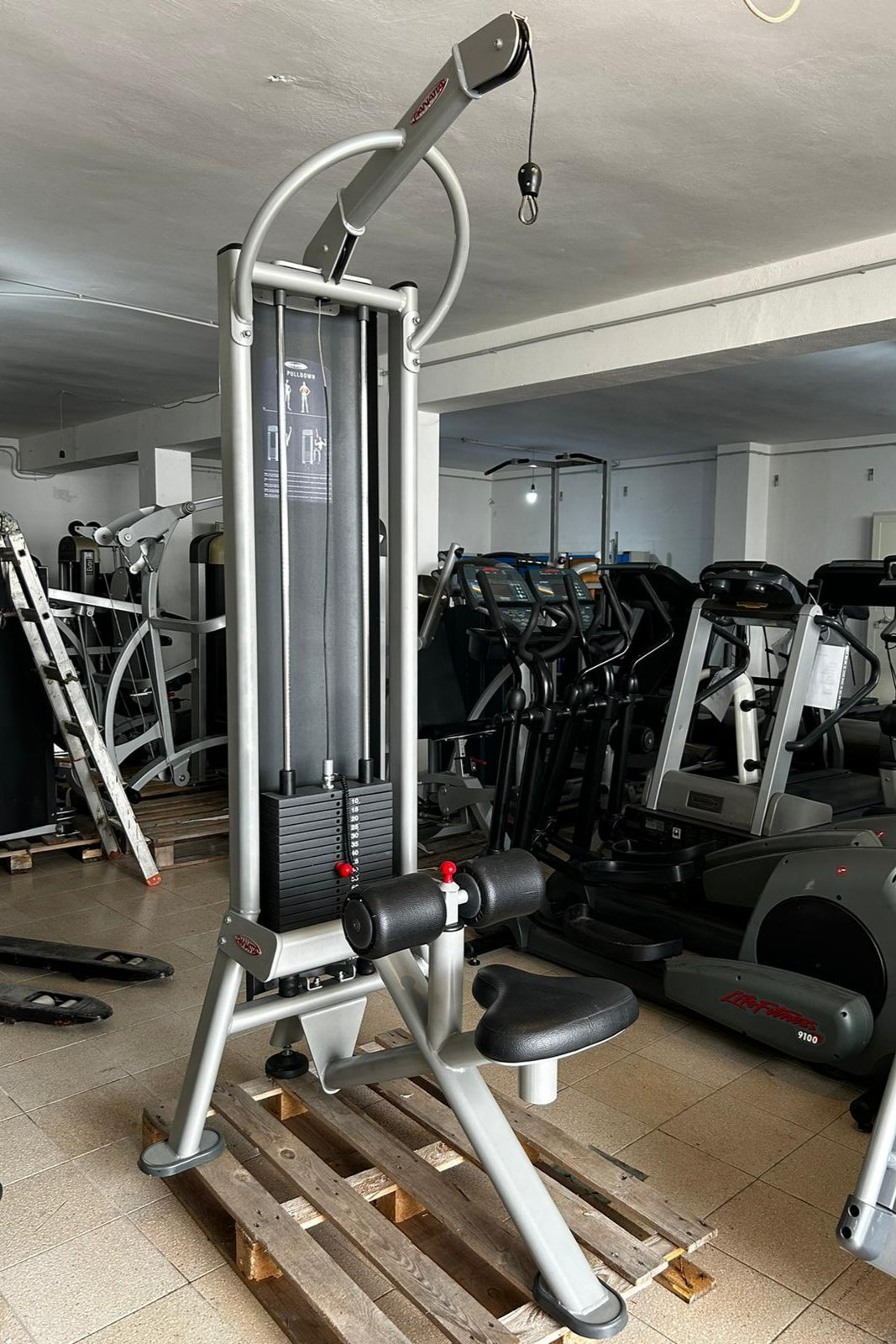 LAT PULLDOWN FitEvo